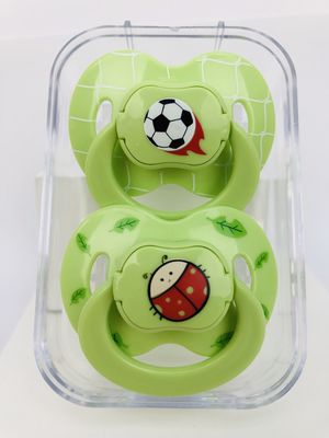 아기 갓 태어난 모유로 키운 아기 가상을 잠들게 하는 실리콘